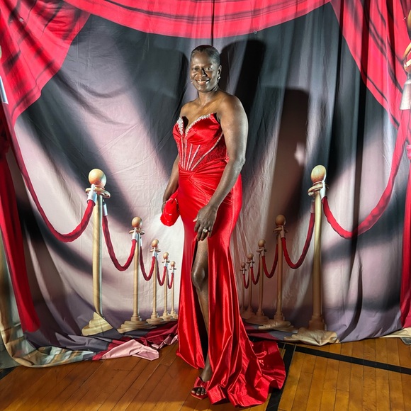 Ladivine Dresses & Skirts - Elegant Red Strapless Prom Dress